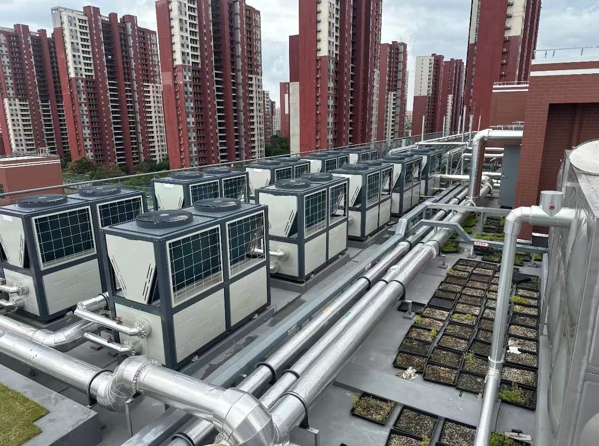 Nový štandard pre úsporu energie a zníženie nákladov! Inteligentný systém dvojzdrojového tepelného čerpadla pretvára energetické riešenia pre hotely a komerčné komplexy Nový štandard pre úsporu energie a zníženie nákladov! Inteligentný systém dvojzdrojového tepelného čerpadla pretvára energetické riešenia pre hotely a komerčné komplexy