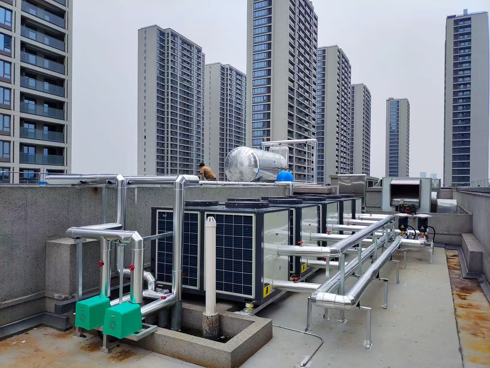 Medzinárodné výkyvy energie sa zintenzívnili a dvojzdrojové tepelné čerpadlá ponúkajú úsporu energie, stabilitu, zníženie nákladov a zlepšenie účinnosti.